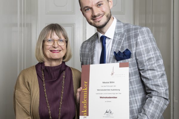 Weinakademiker